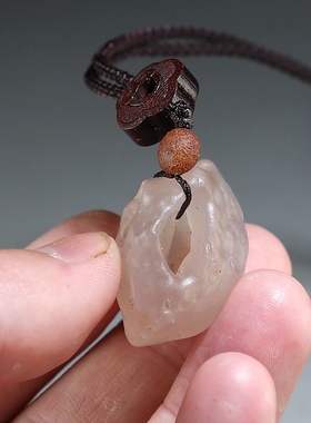 [原创]戈壁玛瑙原石挂件白玉髓带天然孔洞无任何加工挂件楼叔孤品