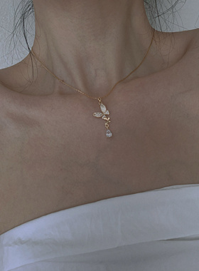 锆石蝴蝶元素项链18k金锁骨链