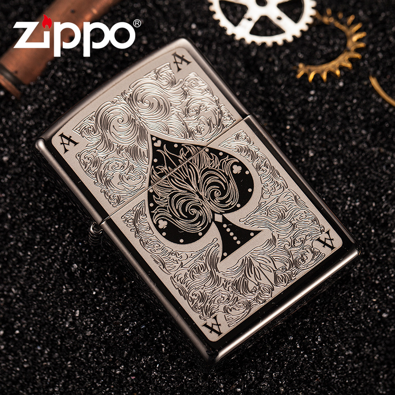 男士 28323 A 黑桃 黑冰雕刻扑克 芝宝煤油防风打火机 zippo 美国正品 男士 28323 A 黑桃 黑冰雕刻扑克 芝宝煤油防风打火机 zippo 美国正品