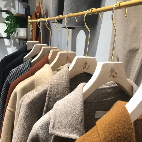 无漆实木服装店衣架童装女装环保原木色木头衣挂家用衣服裤夹刻字 - 图3
