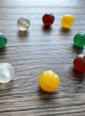 天然白红黄绿蓝灰彩色回纹瓜棱玛瑙珠子直径8cm左右