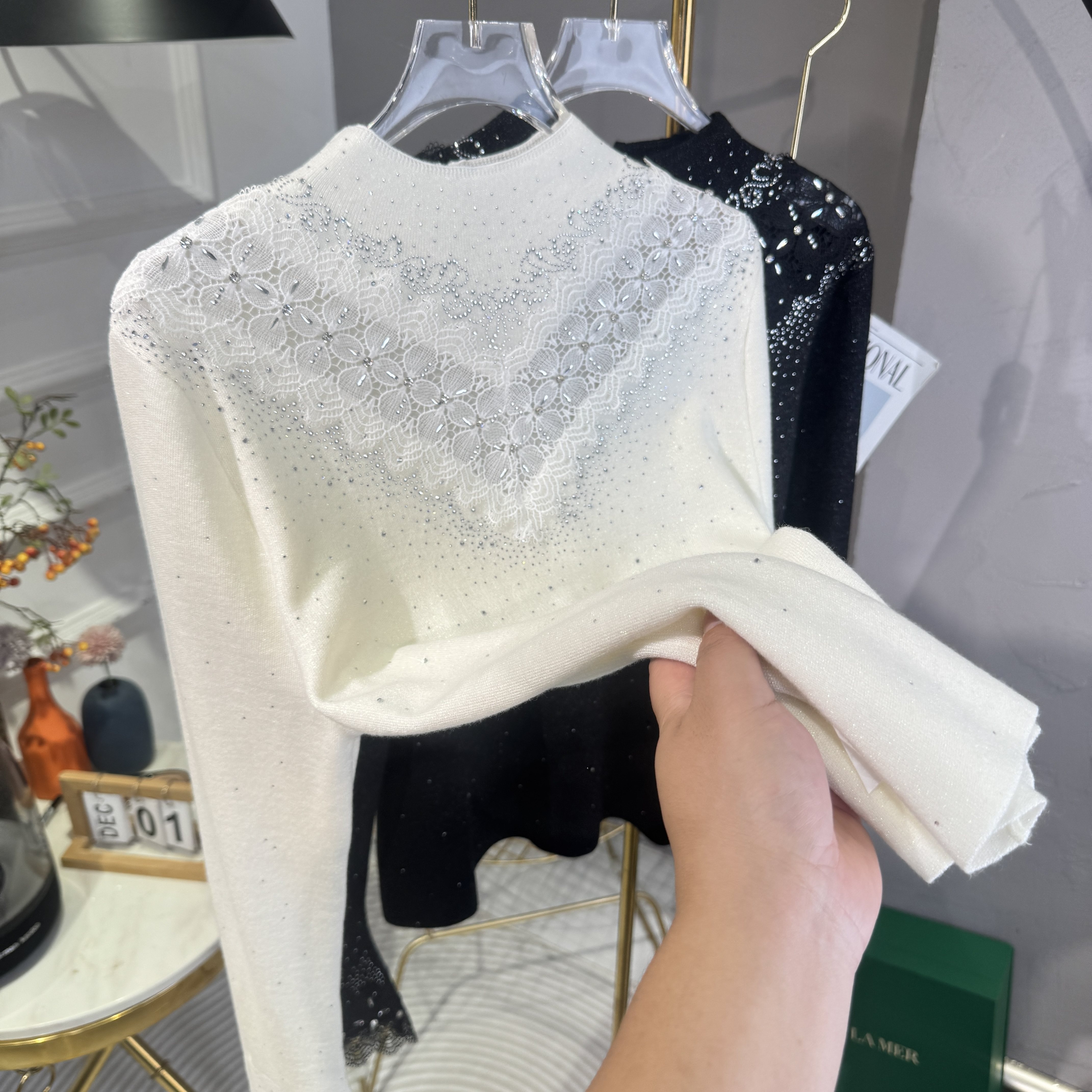 2025秋冬新款重工烫钻镂空高品质羊毛针织衫女喇叭袖半高领毛衣,淘宝优惠券,粉丝福利购,淘宝优惠卷