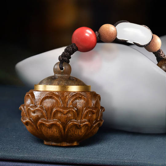 车载香囊汽车挂件2023新款镂空挂饰成品绿檀复古车内装饰吊坠