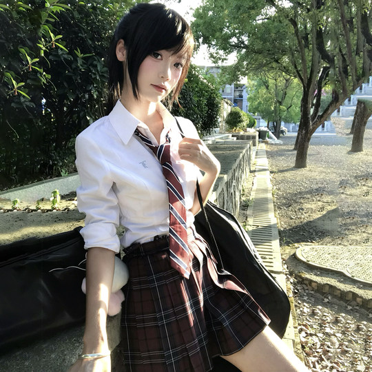 Huaqianzhu Xiaozhichuan White Waist Long Short Sleeve Shirt