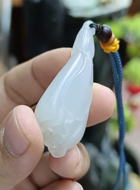 小石头和田玉白玉山料