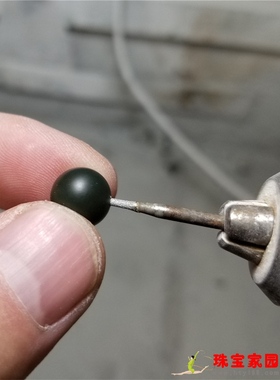 新疆和田黑碧玉籽料珠子