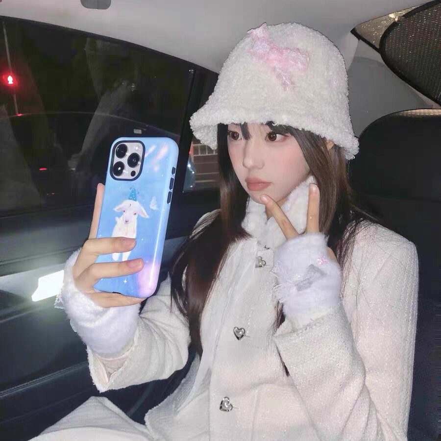 适用可爱去看冰川的小羊圆边二合一菲林防摔磨砂手感适用iPhone14pro手机壳ins风苹果15proMax12/13华为小米
