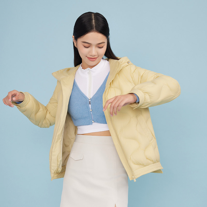 千仞岗春季女士时尚舒适连帽泡芙短款舒适羽绒服小个子