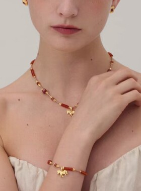 本命年红玛瑙福马项链气质百搭感锁骨链小众设计串珠小马吊坠