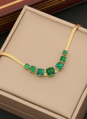 真金电镀通体钛钢气质复古祖母绿项链简约轻奢感配饰