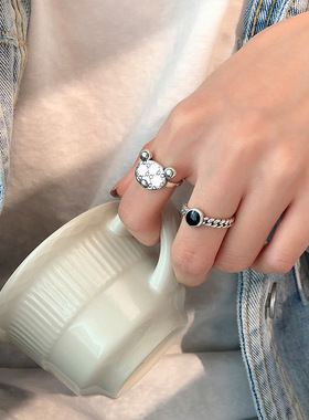 日韩卡通小熊戒指女925银复古个性字母圆牌指环学生黑色开口戒