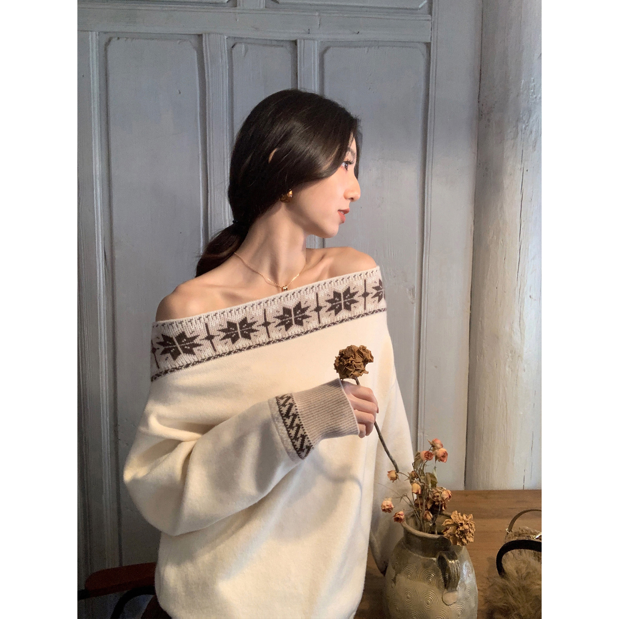 MULVAN 西西莉亚 费尔岛一字肩套头毛衣女设计感宽松斜肩针织上衣,淘宝优惠券,粉丝福利购,淘宝优惠卷