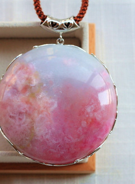 ◆水彩画◆店主自戴！重量级超大镯芯料樱花色冰种舒俱来大美坠 .