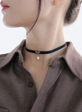 黑色小众短款珍珠小蜜蜂choker
