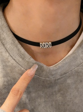 高级感经典短款字母锁骨链