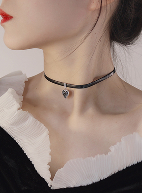 复古choker皮绳锁骨链碎钻爱心