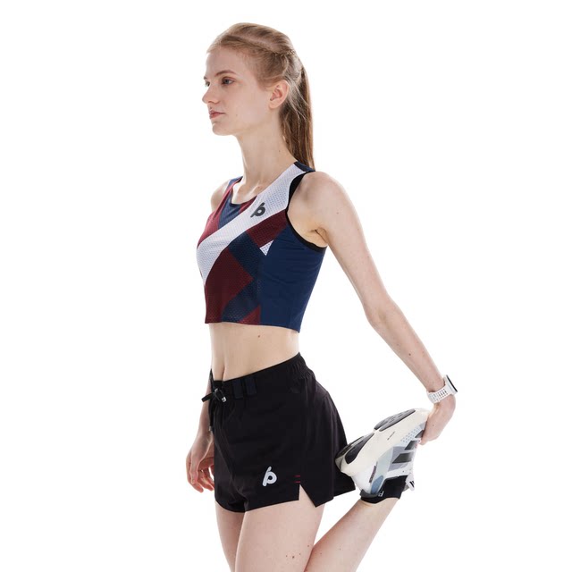 Women's racing three-point track and field pants can be stored