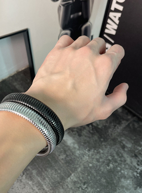 个性蛇骨钛钢圆形手镯