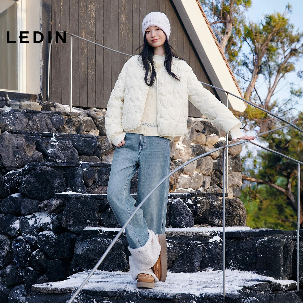 乐町小面包格外穿轻薄羽绒服女装2025冬季新款圆领短款内搭羽绒