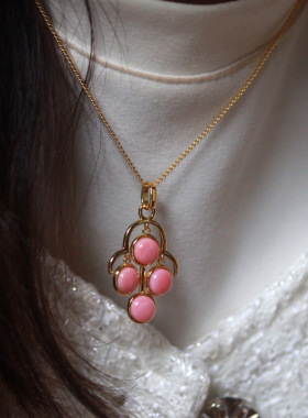 2024新款天然女王贝胭脂螺吊坠设计款葡萄饰品s925银镀金镶嵌