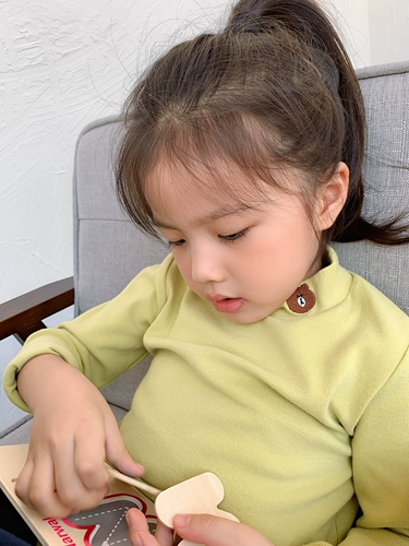 Детская хлопковая приятная телу осенняя футболка для мальчиков, высокий воротник, с вышивкой, с медвежатами