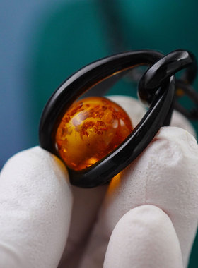 精美天然虎纹珍贵项链吊坠老琥珀蜜蜡花珀首饰复古个性送朋友绝版