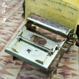 В 1930 -х годах антикварная сигаретная нагревателя французской машины.