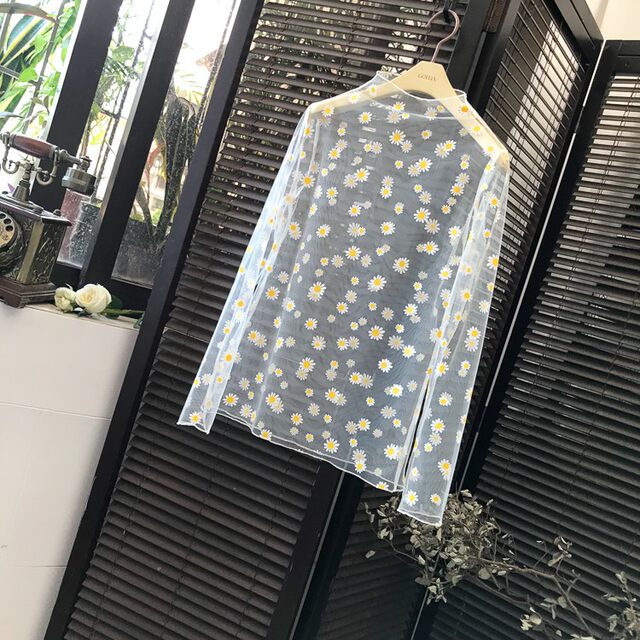 Blouse ຕາຫນ່າງຂອງແມ່ຍິງທີ່ມີເຄື່ອງນຸ່ງປ້ອງກັນແສງແດດ