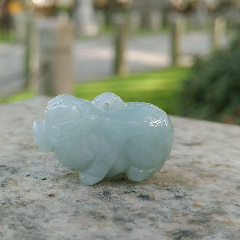 钰达生肖猪立体猪项坠玉猪挂件吊坠 钰达颈饰