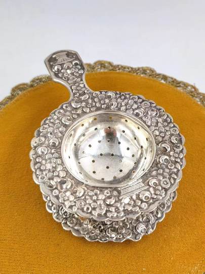 British noble antique 800 sterling silver tea filter, embossed flower filter tea spoon holder set of 2, total 95g colander