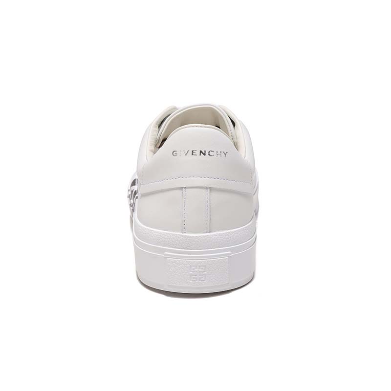  银泰百货精品时尚休闲鞋