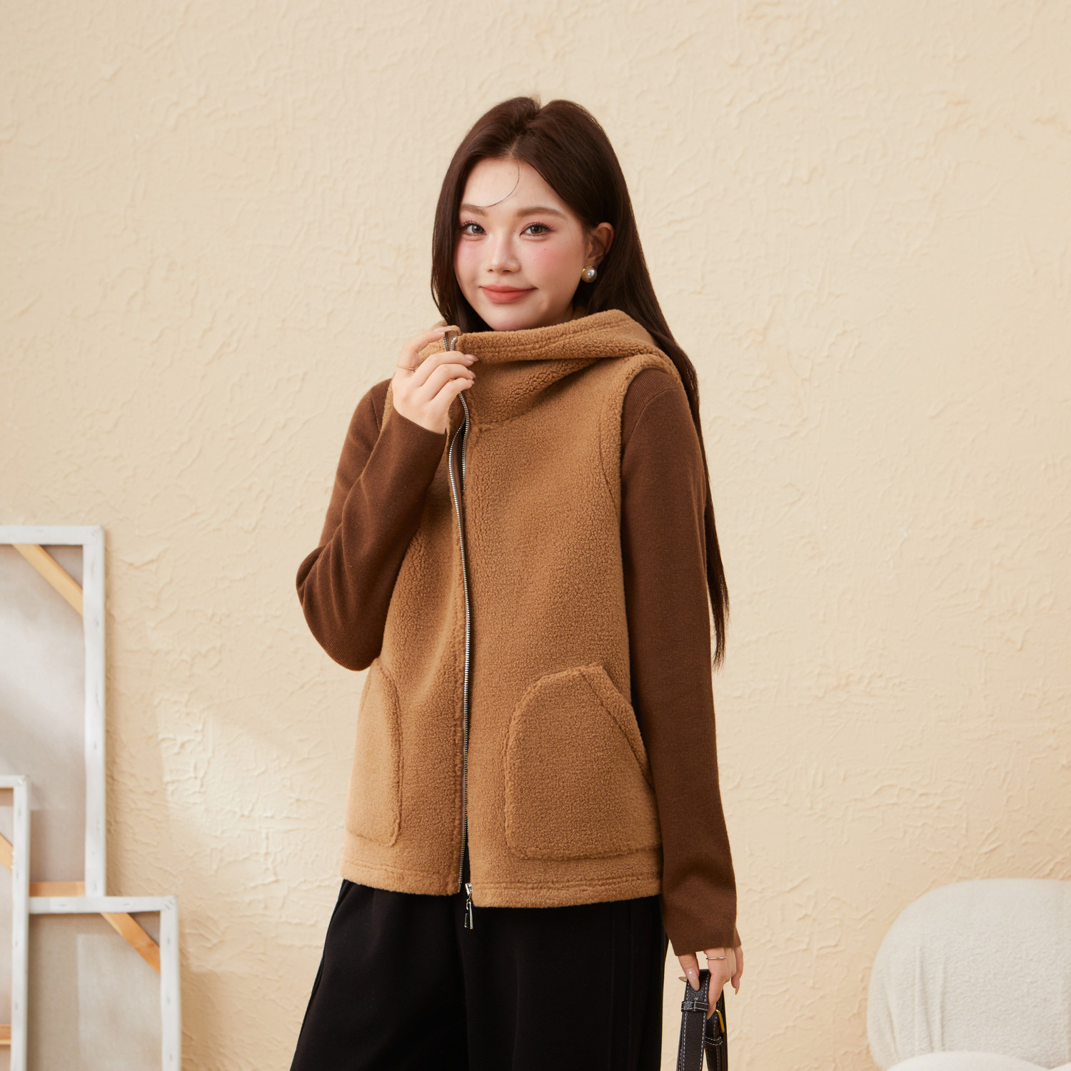 采多宝大码女装胖mm2025冬季新款加绒加厚设计感气质减龄连帽马甲,淘宝优惠券,粉丝福利购,淘宝优惠卷