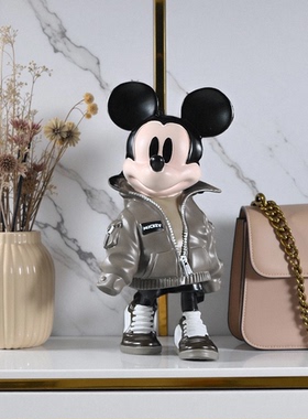 树脂长袖大衣卡通米奇雕塑摆件