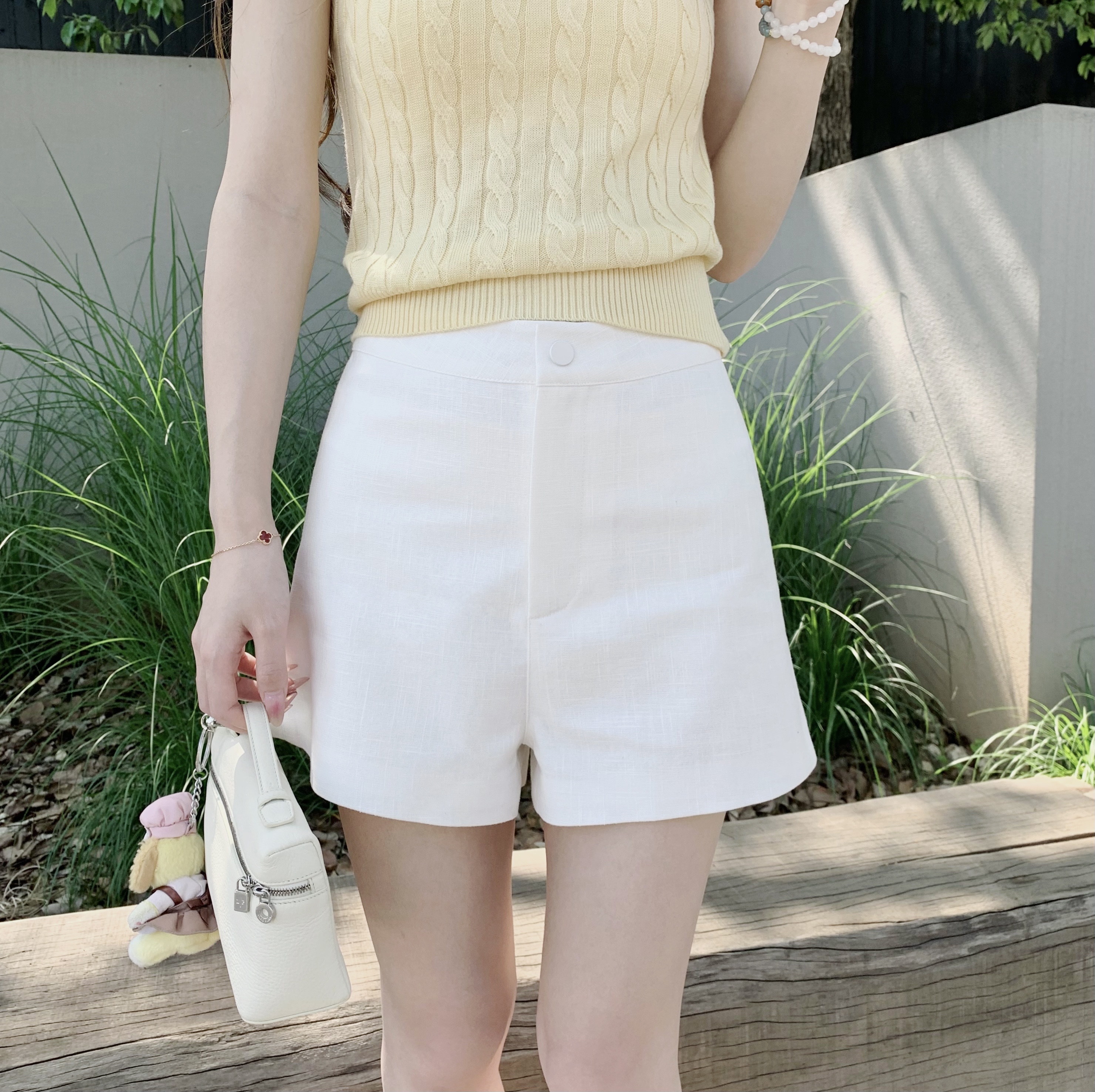 BBen 白色麻料短裤女2025新款夏季薄款高腰显瘦小个子阔腿五分裤 - 图3