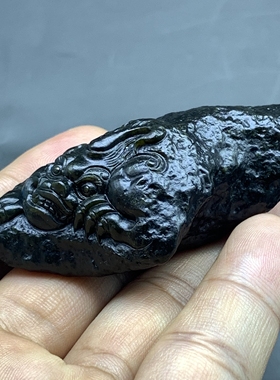 勇往直前/戈壁料把件玉质细腻油润雕工精美兽面造型生动