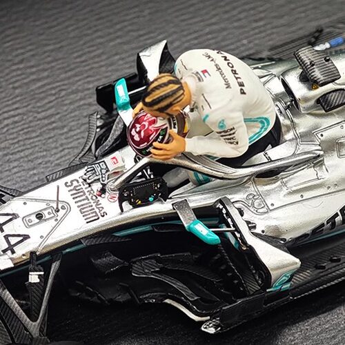F1赛车模型1:43 Spark奔驰Hamilton汉密尔顿 2019年W10中国站特注 - 图2