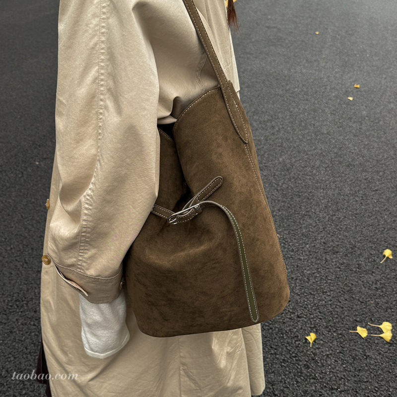 休闲复古麂皮绒包包女2025新款通勤百搭单肩腋下包简约托特水桶包 - 图1