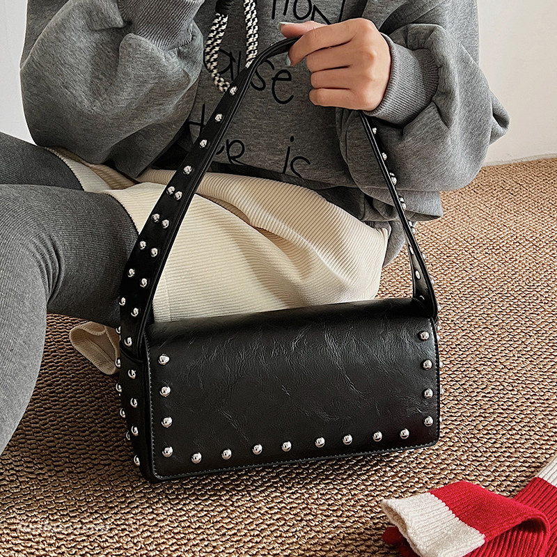 高级感小众铆钉包包女2026新款时尚通勤单肩腋下包手提小拎法棍包,淘宝优惠券,粉丝福利购,淘宝优惠卷