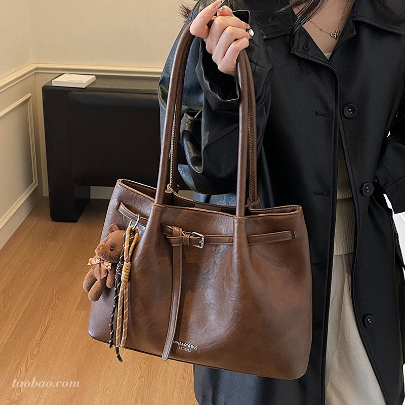 高级质感复古大容量包包女2025新款时尚通勤单肩包手提托特水桶包,淘宝优惠券,粉丝福利购,淘宝优惠卷