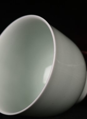 清康熙鸭蛋青白釉酒杯茶杯