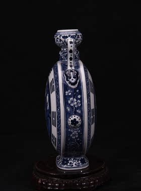 大清乾隆年制青花八卦儒释道三教归一三好和一好抱月扁瓶