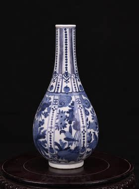 大明嘉靖年制青花外销瓷璎珞联珠开窗花鸟纹悬胆瓶
