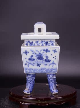 大明成化年制青花鸳鸯荷花云凤纹四方镶器香炉