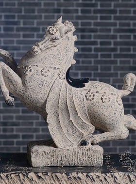 酒柜电视柜卧室房间室内家居饰品创意风水招财树脂摆件设马踏青云