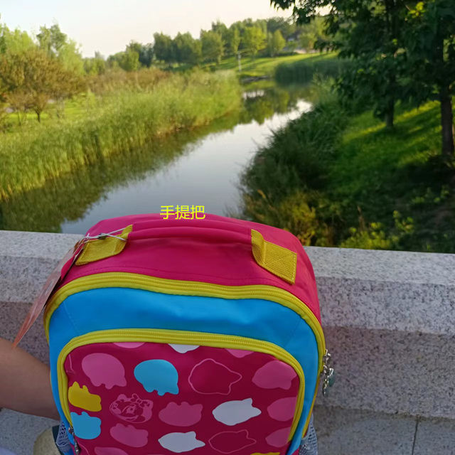 Weibao is fashionable and durable for boys and girls in grades 1-3