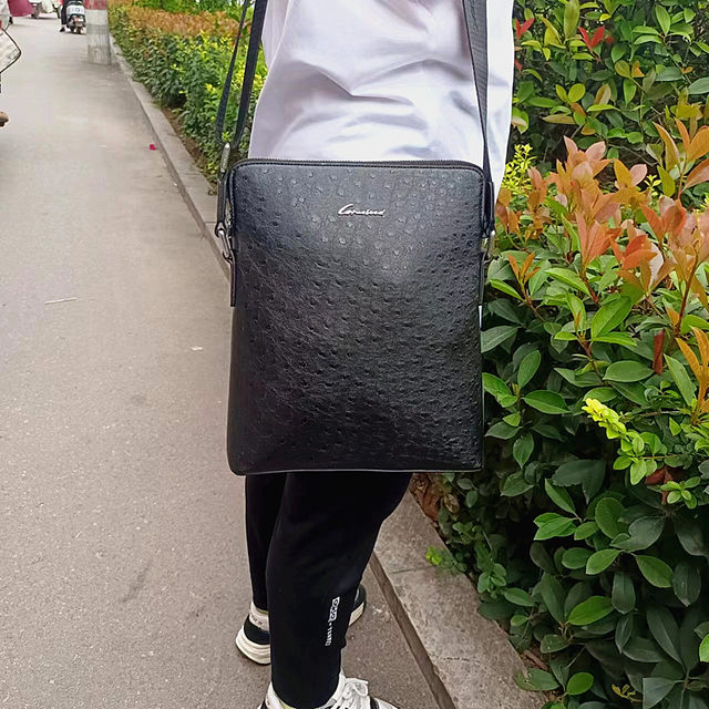 Rolls-Shuaite shoulder bag fabric is simple and versatile for business use
