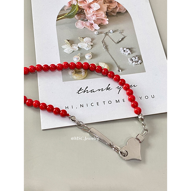 24款珊瑚红串珠项链女爱心扣细款天然石料颈链博主同款小众设计