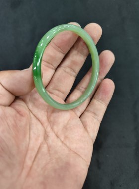 和田碧玉手镯冰底阳绿白加绿中细条手镯无裂无纹59圈口