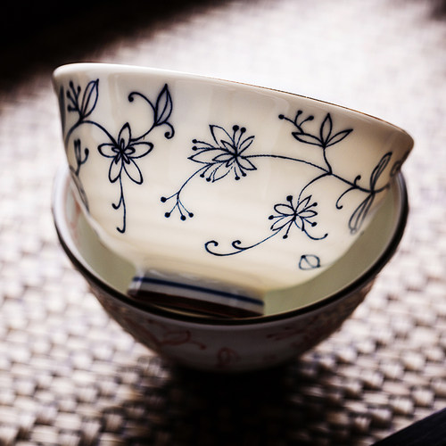 日本进口线唐草碗盘子陶瓷碗日式饭碗面碗家用釉下彩餐具汤碗餐盘 - 图1