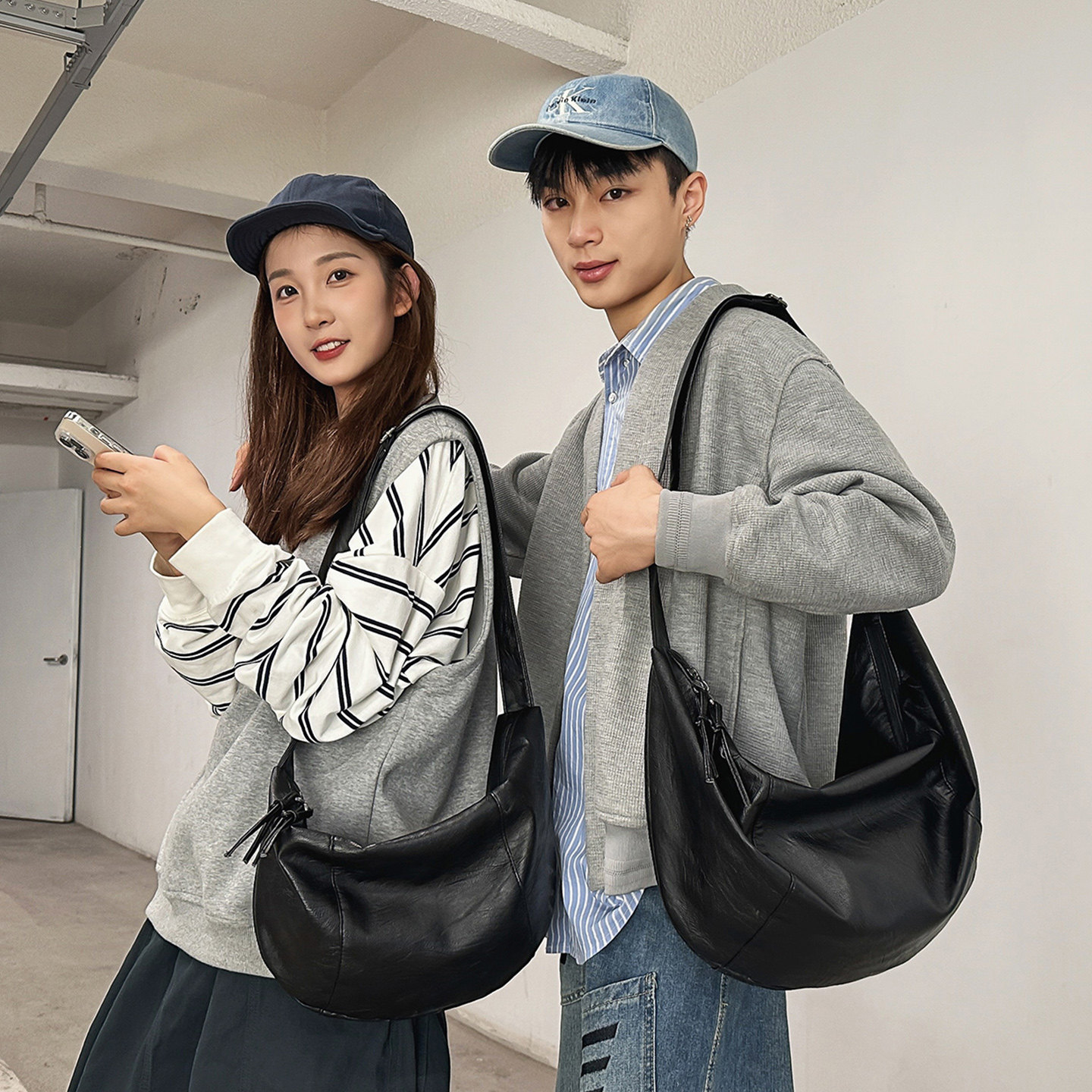 男士黑色PU皮饺子包情侣款大容量休闲通勤百搭街头复古单肩斜挎包,淘宝优惠券,粉丝福利购,淘宝优惠卷